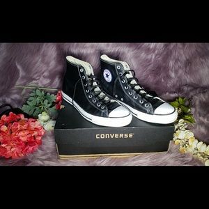🚨Classic All Star Leather Converse shoes!🚨